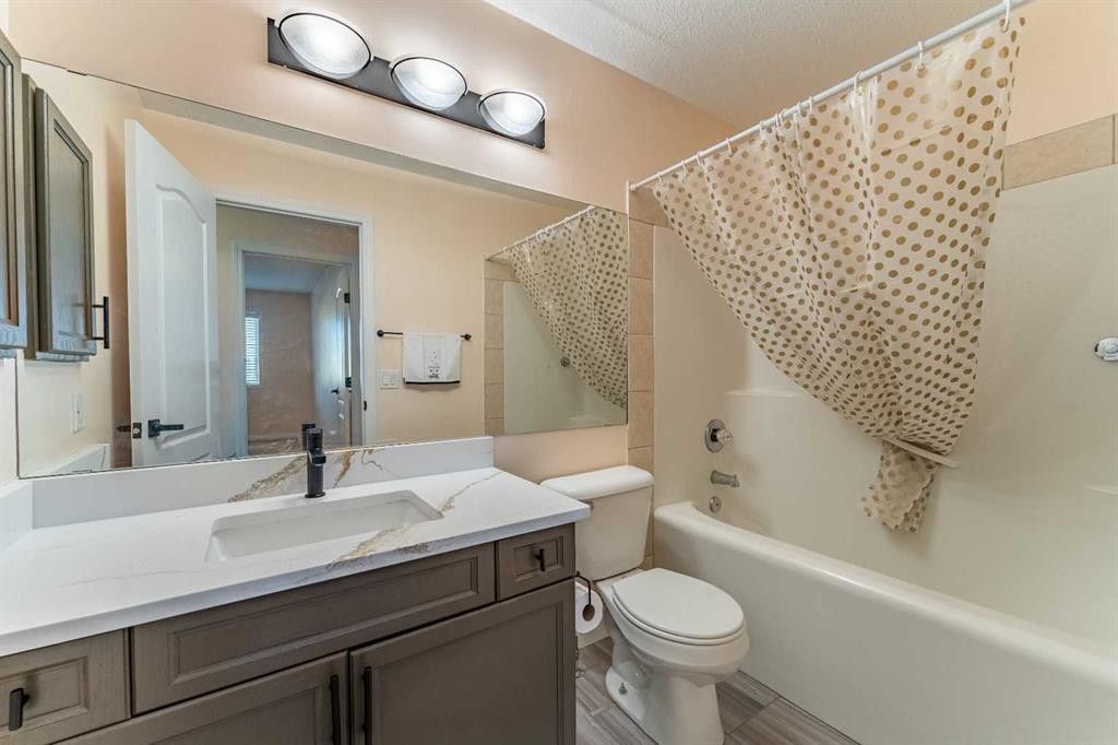224 Highland Circle, Strathmore, AB - Indoor Photo Showing Bathroom