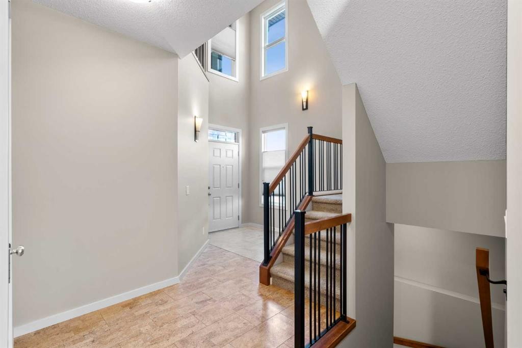 5 Mahogany Square Se, Calgary, AB - Indoor Photo Showing Other Room