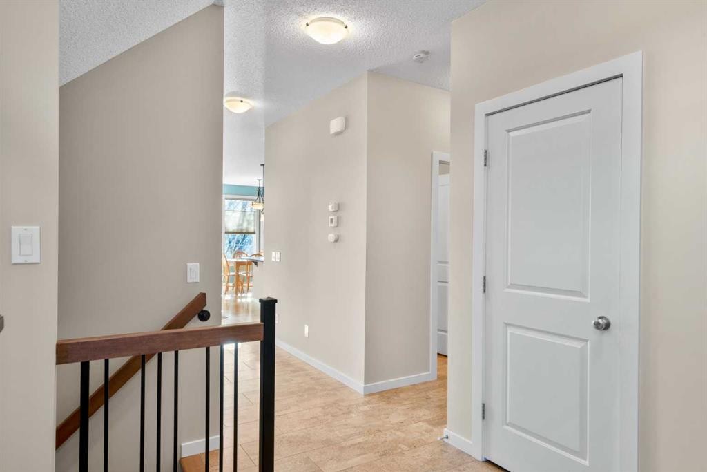 5 Mahogany Square Se, Calgary, AB - Indoor Photo Showing Other Room