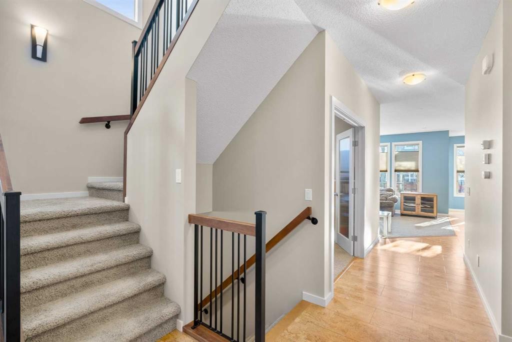 5 Mahogany Square Se, Calgary, AB - Indoor Photo Showing Other Room