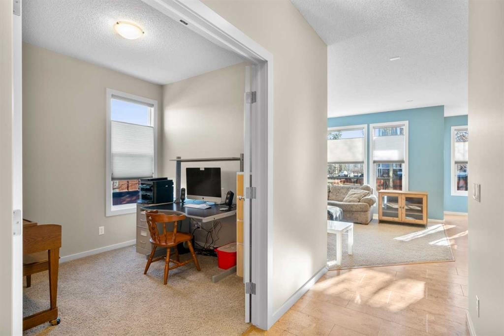 5 Mahogany Square Se, Calgary, AB - Indoor Photo Showing Office
