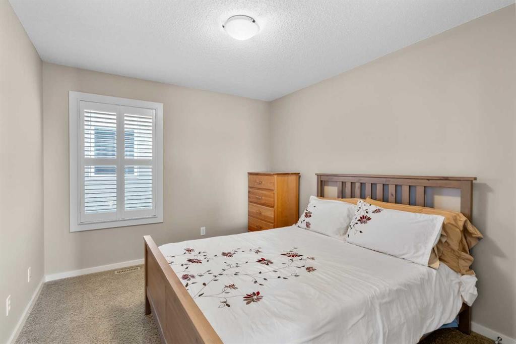5 Mahogany Square Se, Calgary, AB - Indoor Photo Showing Bedroom