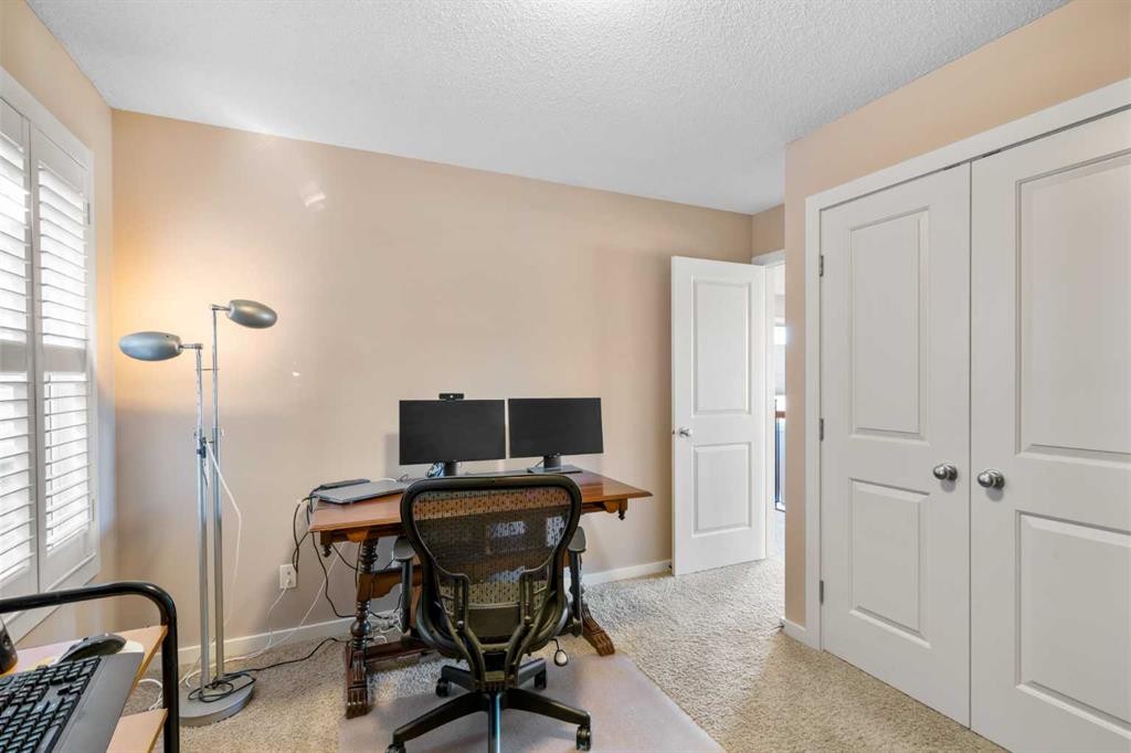 5 Mahogany Square Se, Calgary, AB - Indoor Photo Showing Office