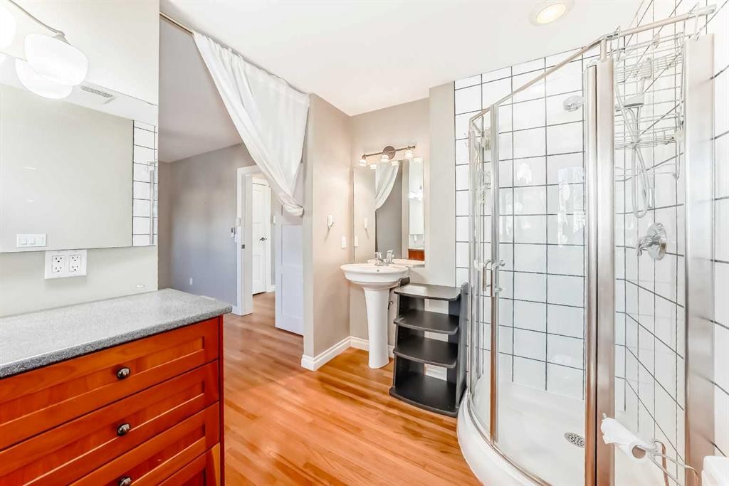 919 Robert Road Ne, Calgary, AB