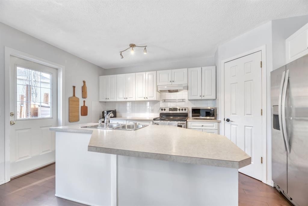 249 Mt.Douglas Circle Se, Calgary, AB - Indoor Photo Showing Kitchen With Double Sink