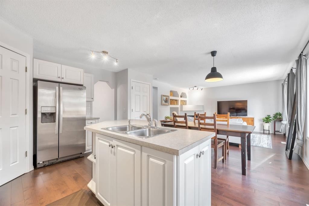 249 Mt.Douglas Circle Se, Calgary, AB - Indoor Photo Showing Kitchen With Double Sink