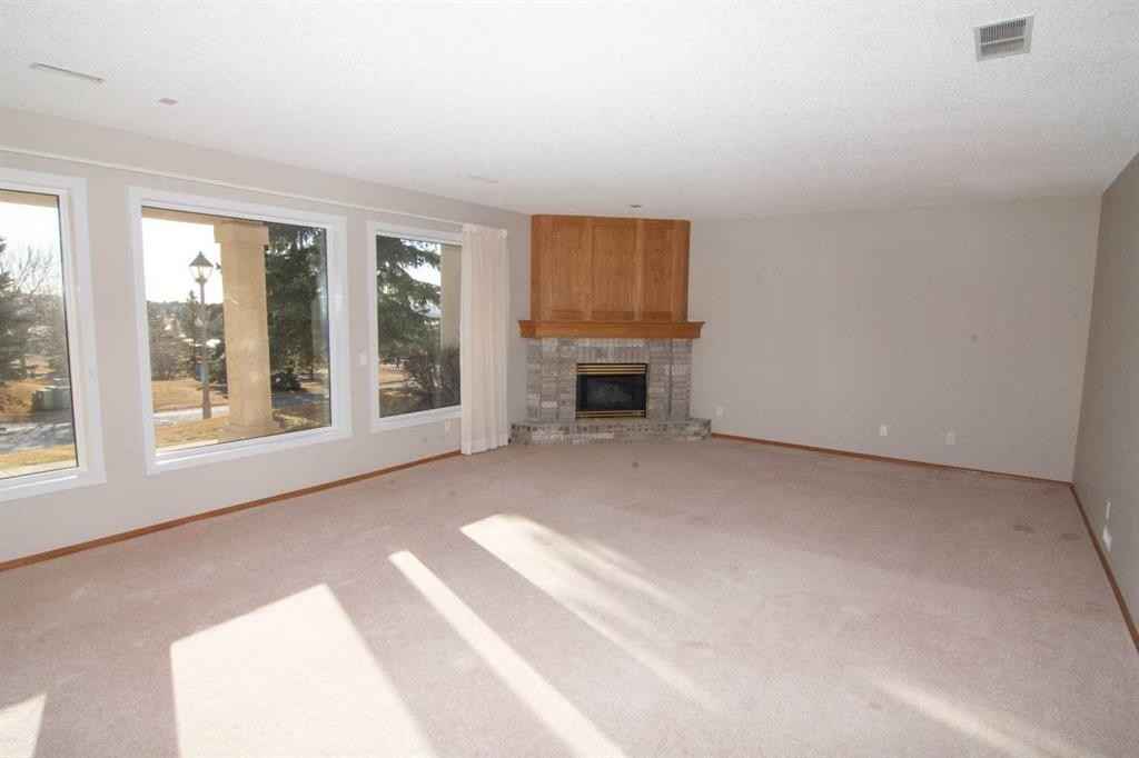 16 Eagleview Heights Nw, Cochrane, AB - Indoor Photo Showing Living Room With Fireplace