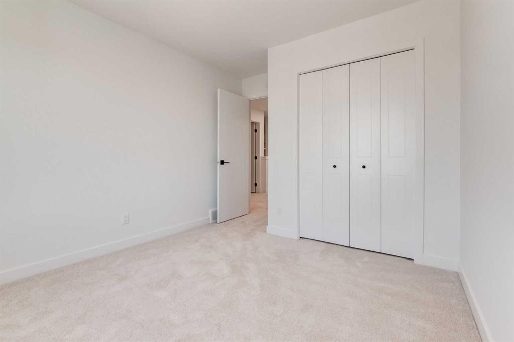 203 Tillotson Drive, Okotoks, AB - Indoor Photo Showing Other Room