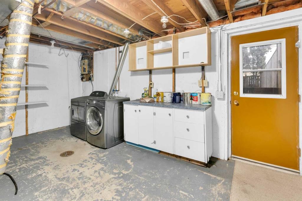 1418 Ranchlands Road Nw, Calgary, AB - Indoor Photo Showing Laundry Room