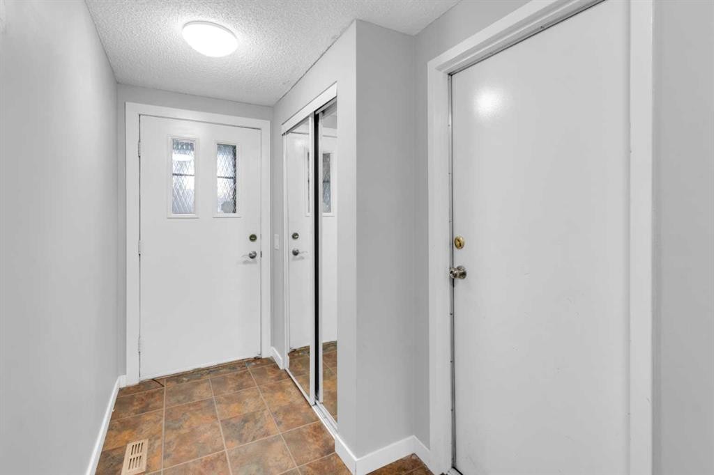 1418 Ranchlands Road Nw, Calgary, AB - Indoor Photo Showing Other Room