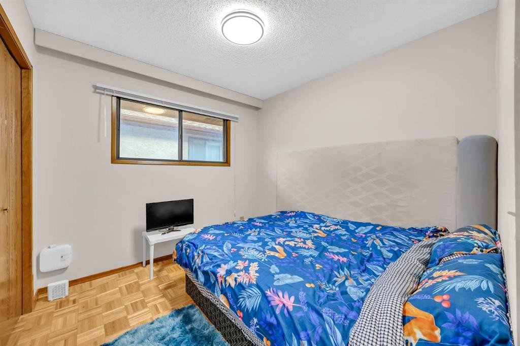 49 Beacham Way Nw, Calgary, AB - Indoor Photo Showing Bedroom