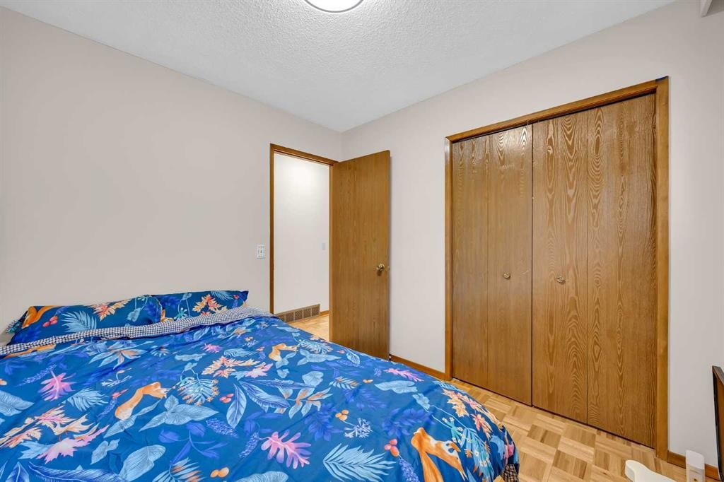 49 Beacham Way Nw, Calgary, AB - Indoor Photo Showing Bedroom