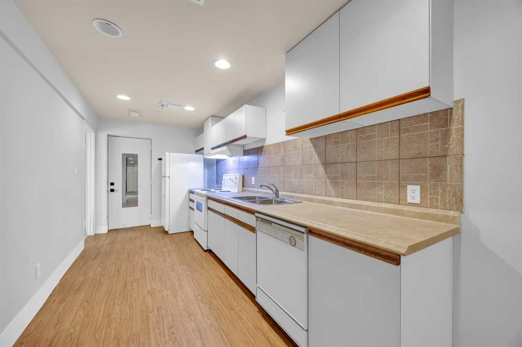 49 Beacham Way Nw, Calgary, AB - Indoor Photo Showing Kitchen With Double Sink