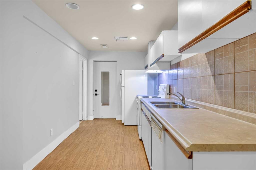 49 Beacham Way Nw, Calgary, AB - Indoor