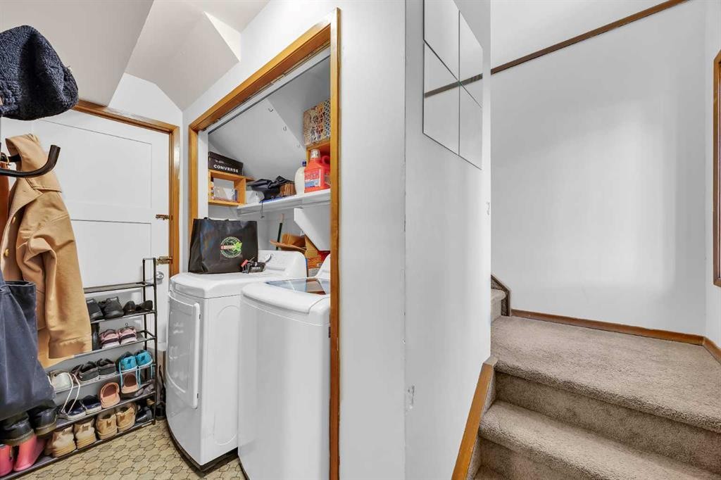 49 Beacham Way Nw, Calgary, AB - Indoor Photo Showing Laundry Room