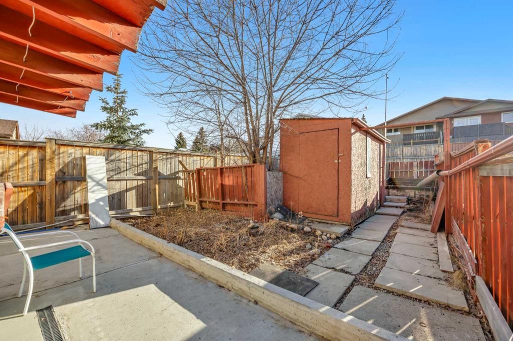 49 Beacham Way Nw, Calgary, AB - Outdoor
