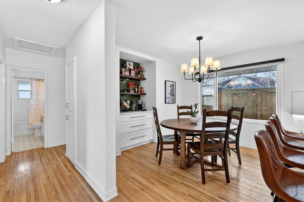 3231 25 Street Sw, Calgary, AB - Indoor Photo Showing Dining Room