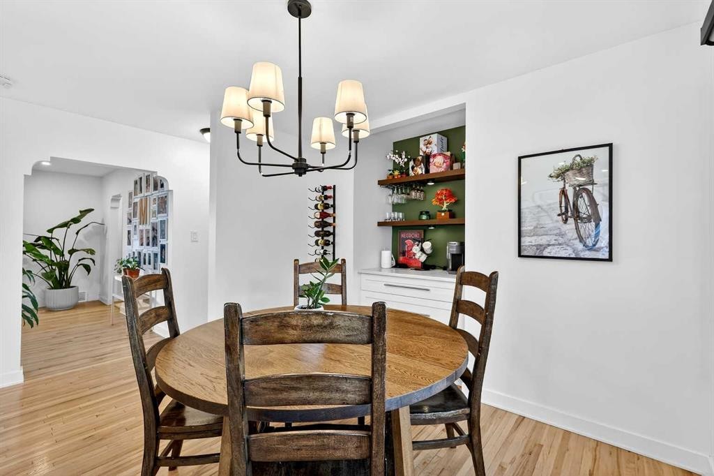 3231 25 Street Sw, Calgary, AB - Indoor Photo Showing Dining Room