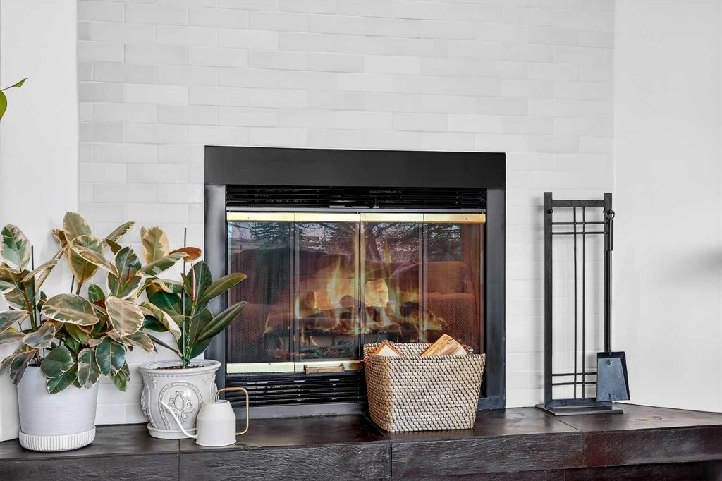 3231 25 Street Sw, Calgary, AB - Indoor Photo Showing Living Room With Fireplace