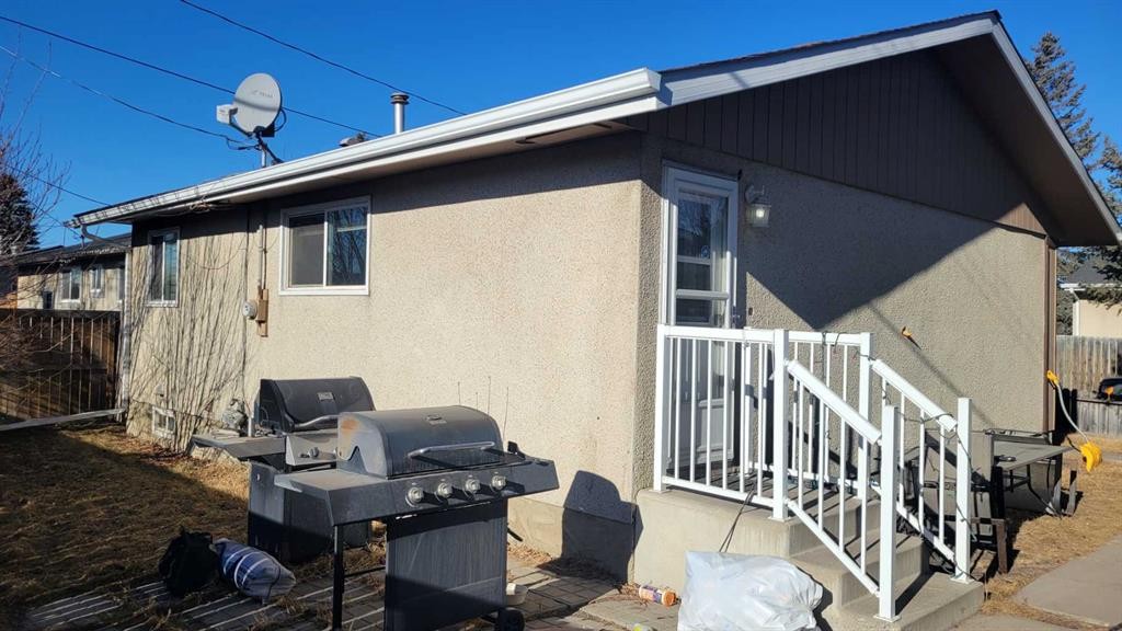 1908 Olympia Drive Se, Calgary, AB - Outdoor With Exterior
