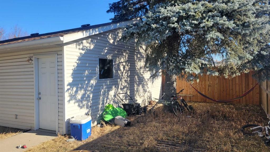 1908 Olympia Drive Se, Calgary, AB - Outdoor