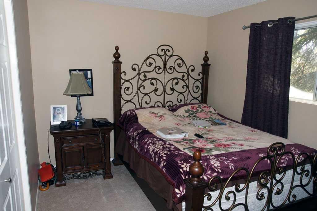1908 Olympia Drive Se, Calgary, AB - Indoor Photo Showing Bedroom