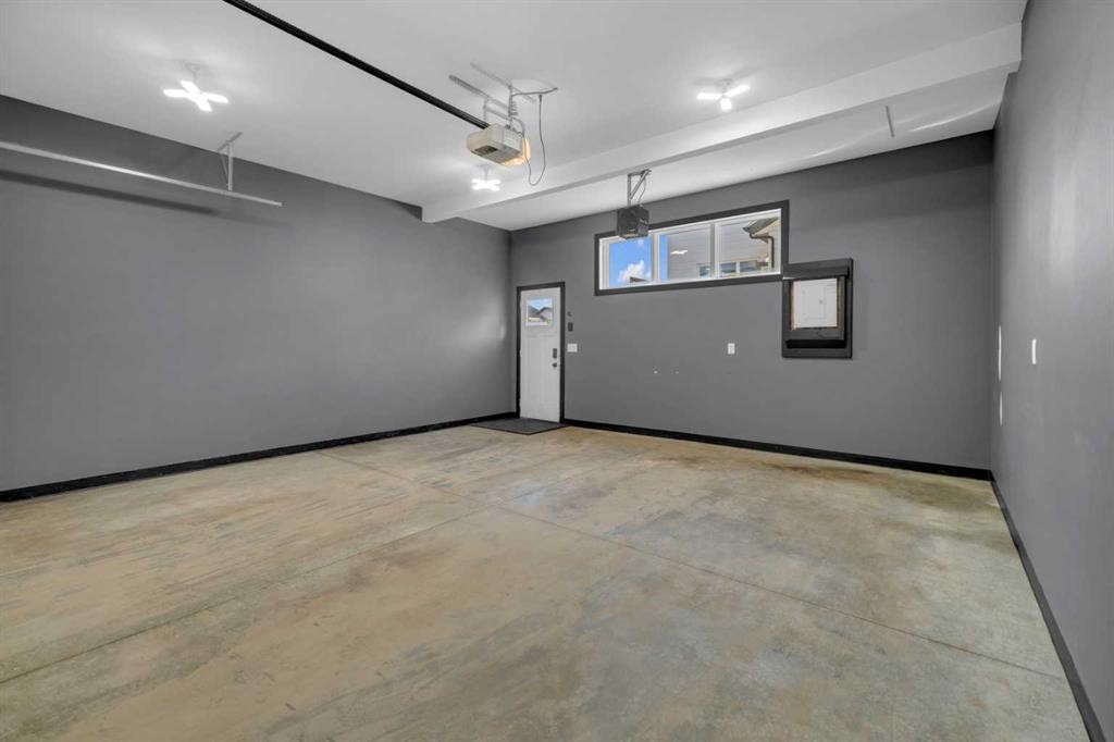 85 Reynolds Road, Sylvan Lake, AB - Indoor Photo Showing Garage