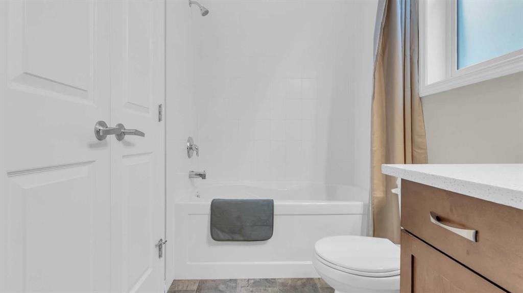 1120 Windhaven Close Sw, Airdrie, AB - Indoor Photo Showing Bathroom