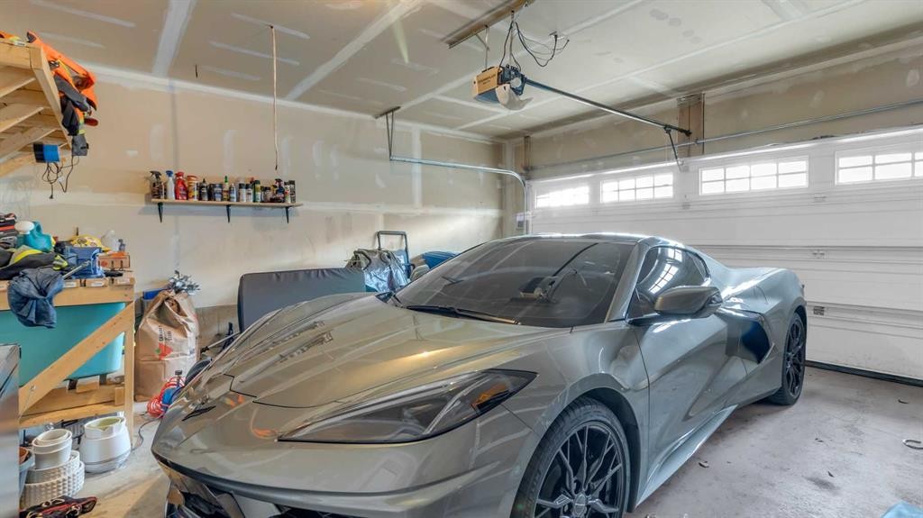 1120 Windhaven Close Sw, Airdrie, AB - Indoor Photo Showing Garage