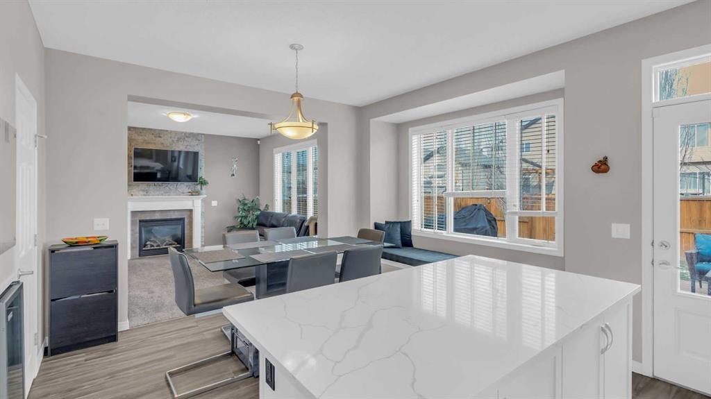 1120 Windhaven Close Sw, Airdrie, AB - Indoor With Fireplace