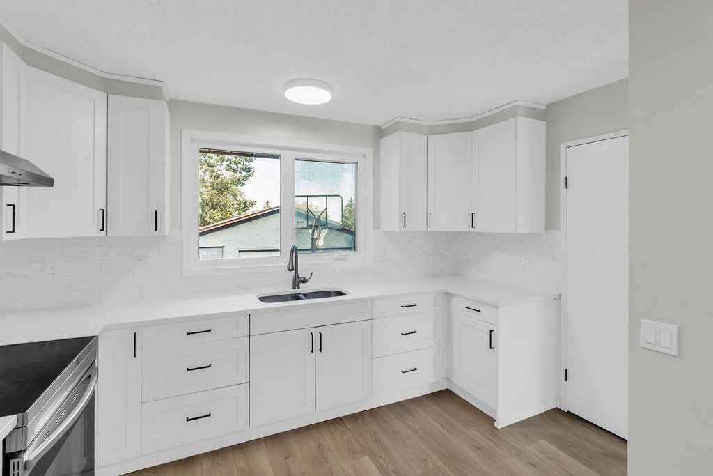 10 Radcliffe Crescent Se, Calgary, AB - Indoor Photo Showing Kitchen With Double Sink