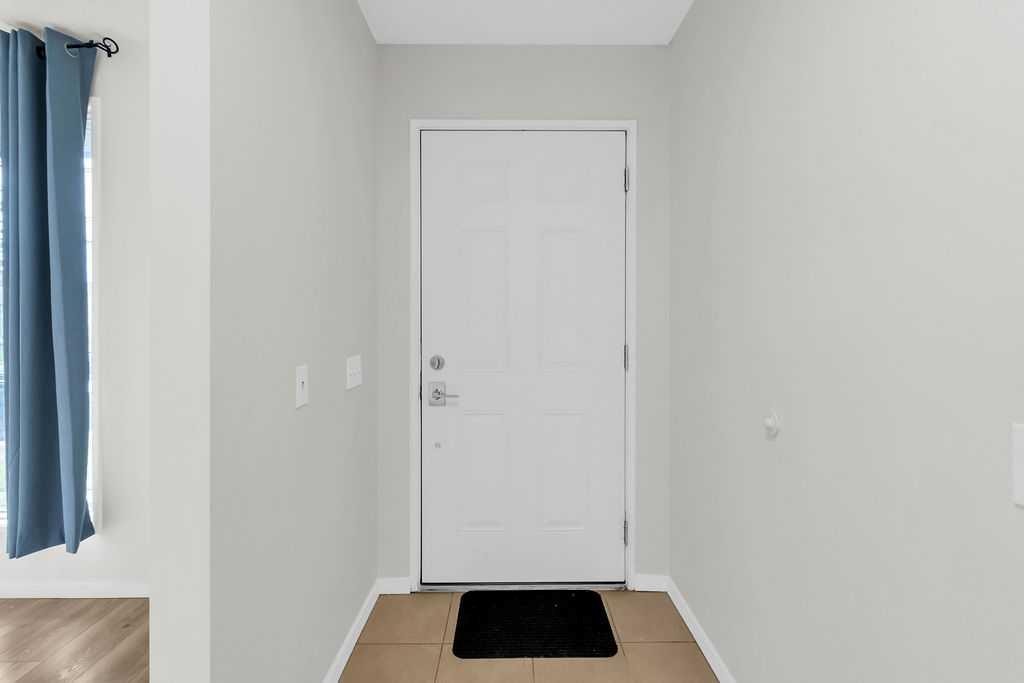 10 Radcliffe Crescent Se, Calgary, AB - Indoor Photo Showing Other Room