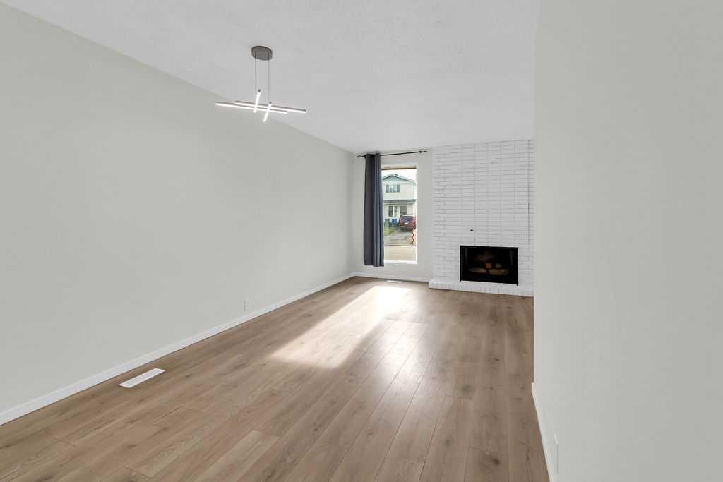 10 Radcliffe Crescent Se, Calgary, AB - Indoor With Fireplace