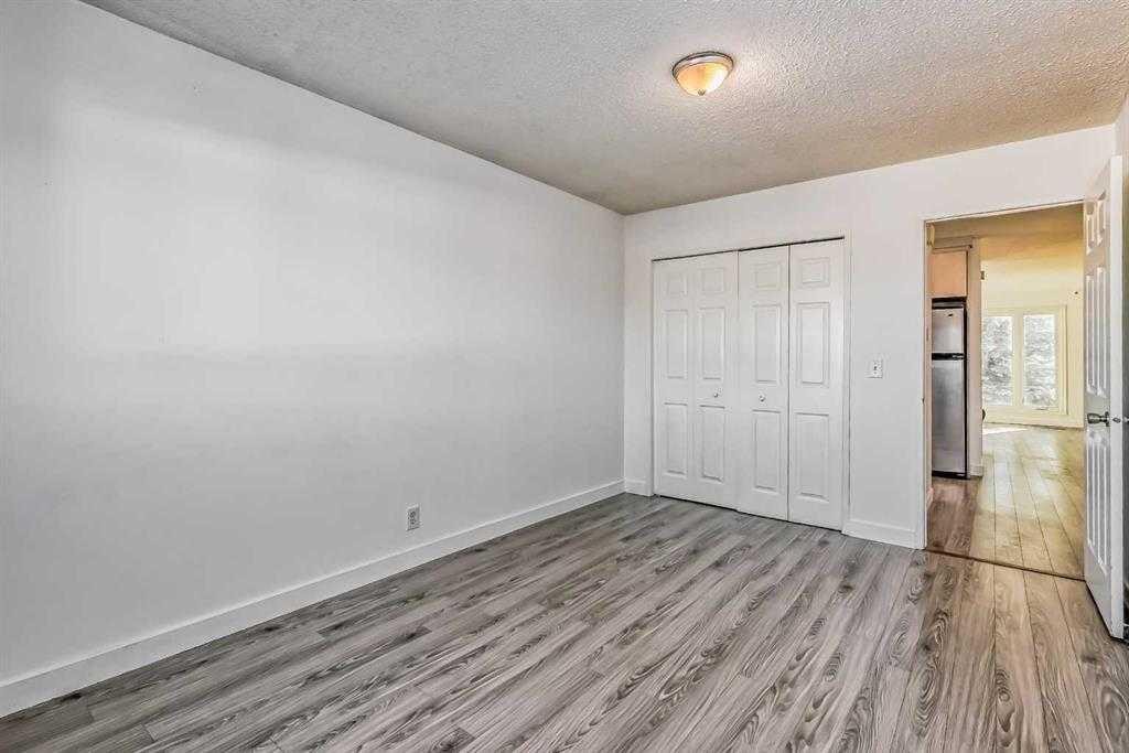 39 Bermuda Drive, Calgary, AB - Indoor Photo Showing Other Room
