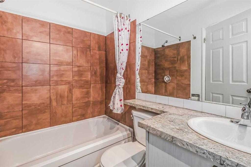39 Bermuda Drive, Calgary, AB - Indoor Photo Showing Bathroom