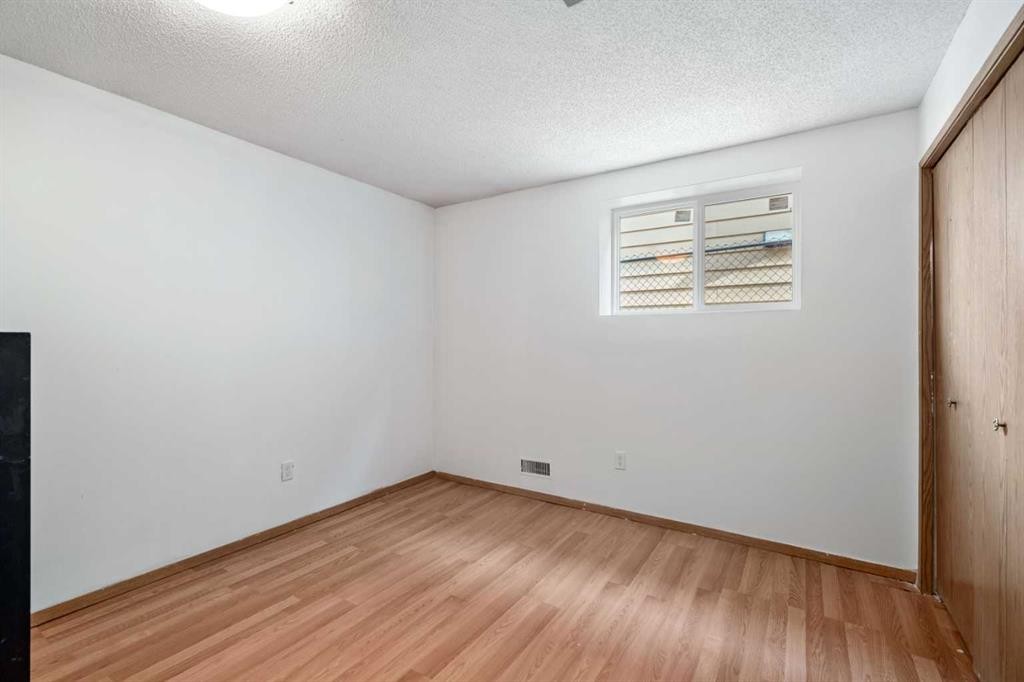 39 Bermuda Drive, Calgary, AB - Indoor Photo Showing Other Room