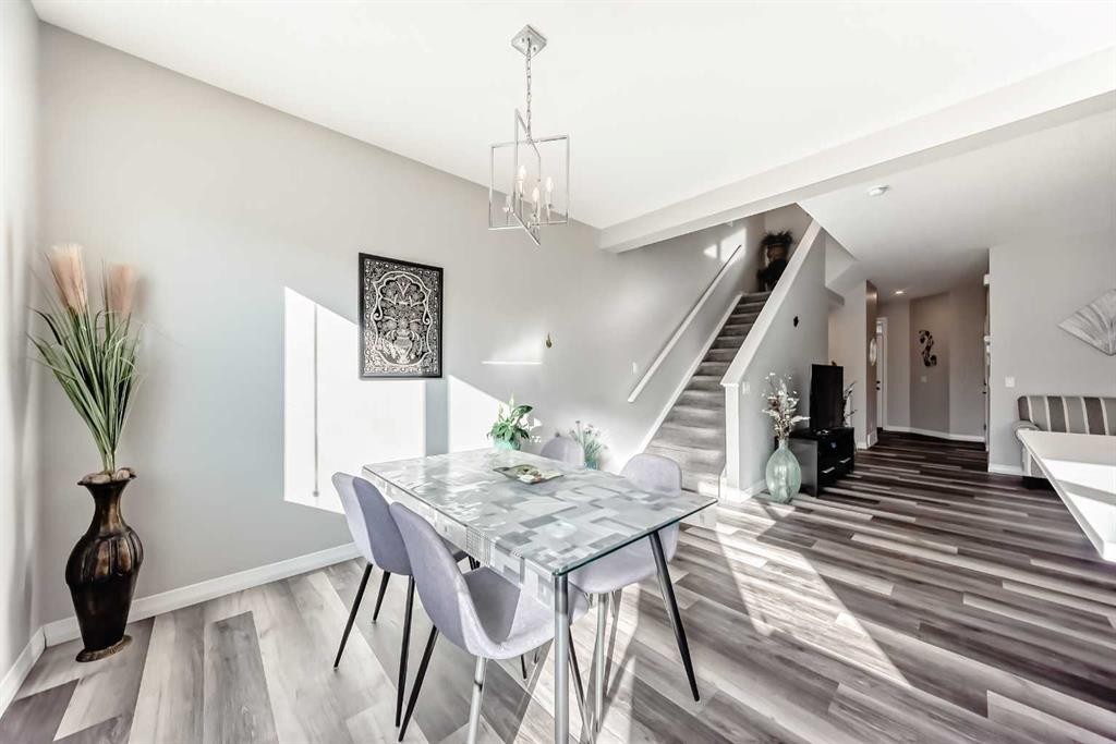615 Kingsmere Way Se, Airdrie, AB - Indoor Photo Showing Dining Room
