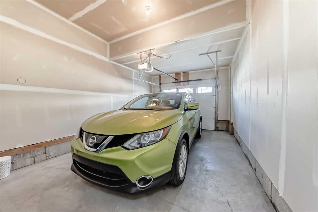 615 Kingsmere Way Se, Airdrie, AB - Indoor Photo Showing Garage