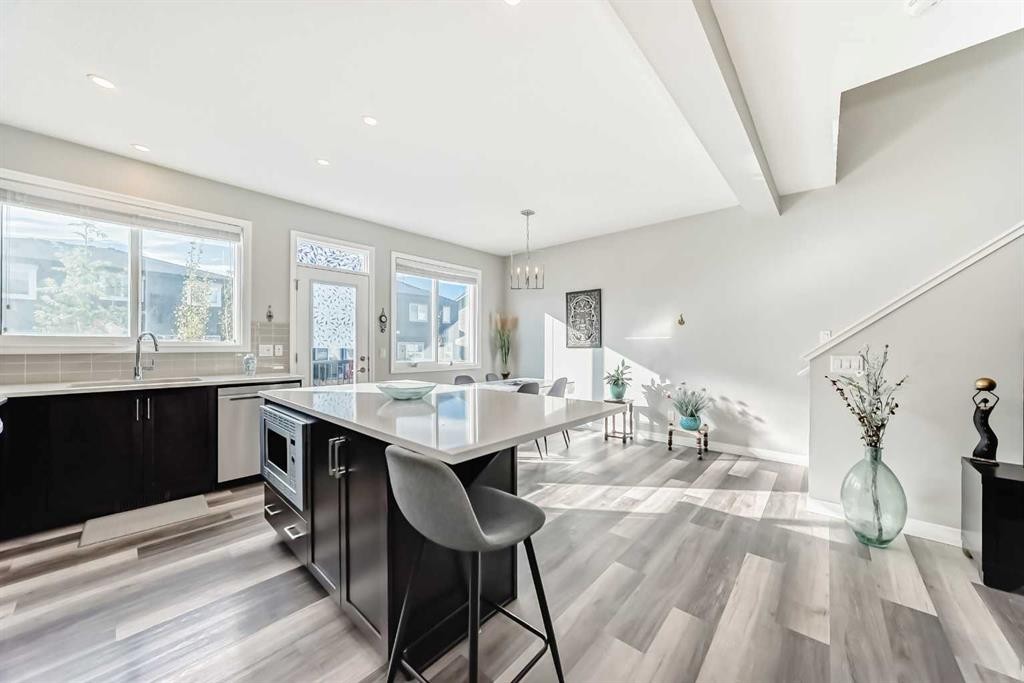 615 Kingsmere Way Se, Airdrie, AB - Indoor Photo Showing Other Room