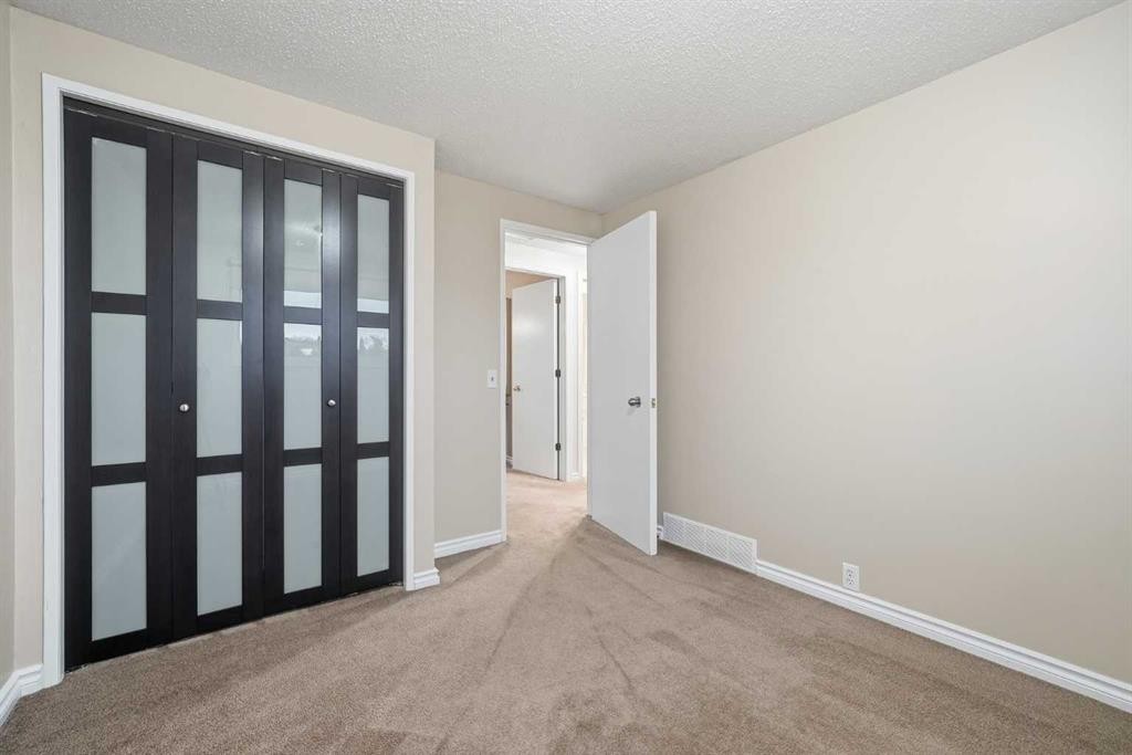 471 Dalmeny Hill Nw, Calgary, AB - Indoor Photo Showing Other Room