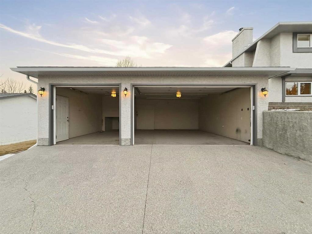 471 Dalmeny Hill Nw, Calgary, AB - Outdoor With Exterior