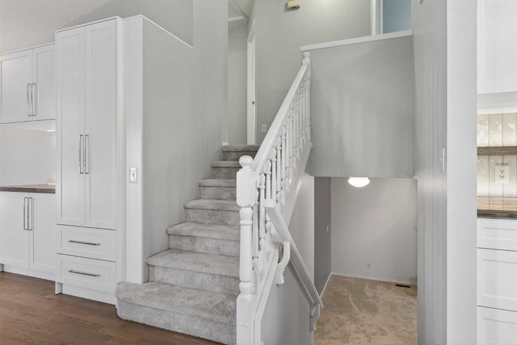 328 Douglas Ridge Close Se, Calgary, AB - Indoor Photo Showing Other Room