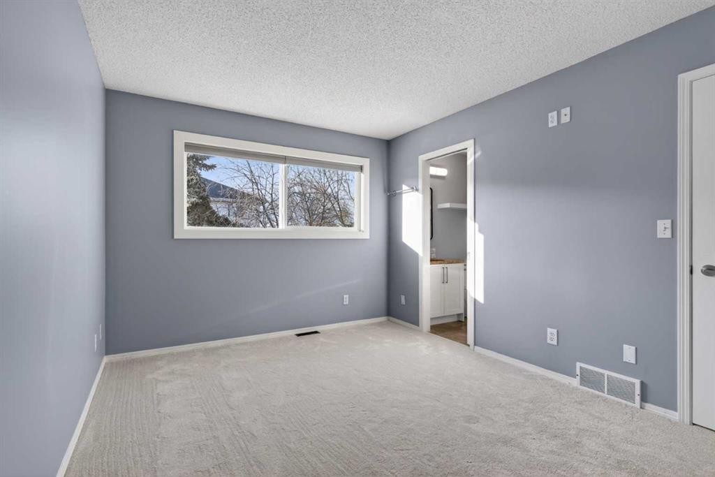 328 Douglas Ridge Close Se, Calgary, AB - Indoor Photo Showing Other Room