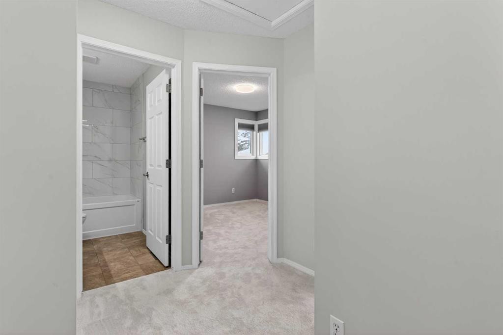 328 Douglas Ridge Close Se, Calgary, AB - Indoor