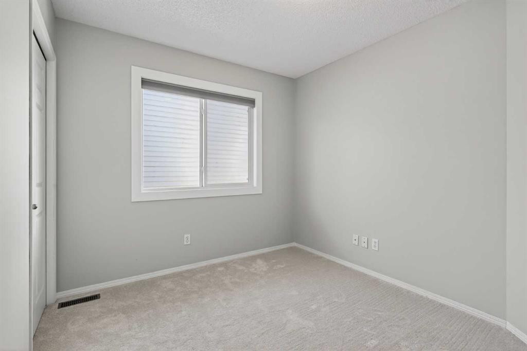 328 Douglas Ridge Close Se, Calgary, AB - Indoor Photo Showing Other Room