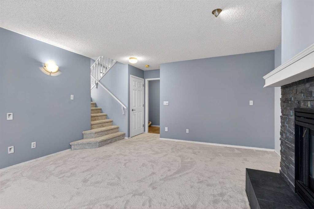 328 Douglas Ridge Close Se, Calgary, AB - Indoor Photo Showing Other Room
