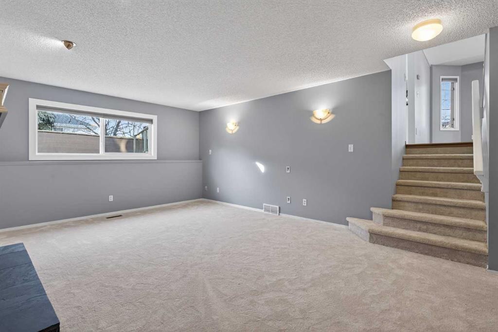 328 Douglas Ridge Close Se, Calgary, AB - Indoor Photo Showing Other Room
