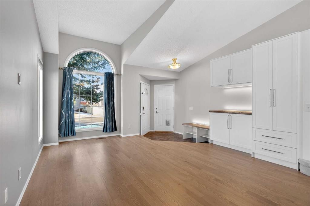 328 Douglas Ridge Close Se, Calgary, AB - Indoor Photo Showing Other Room