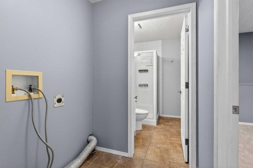 328 Douglas Ridge Close Se, Calgary, AB - Indoor