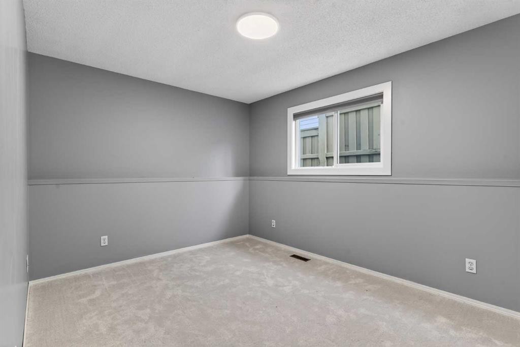 328 Douglas Ridge Close Se, Calgary, AB - Indoor Photo Showing Other Room
